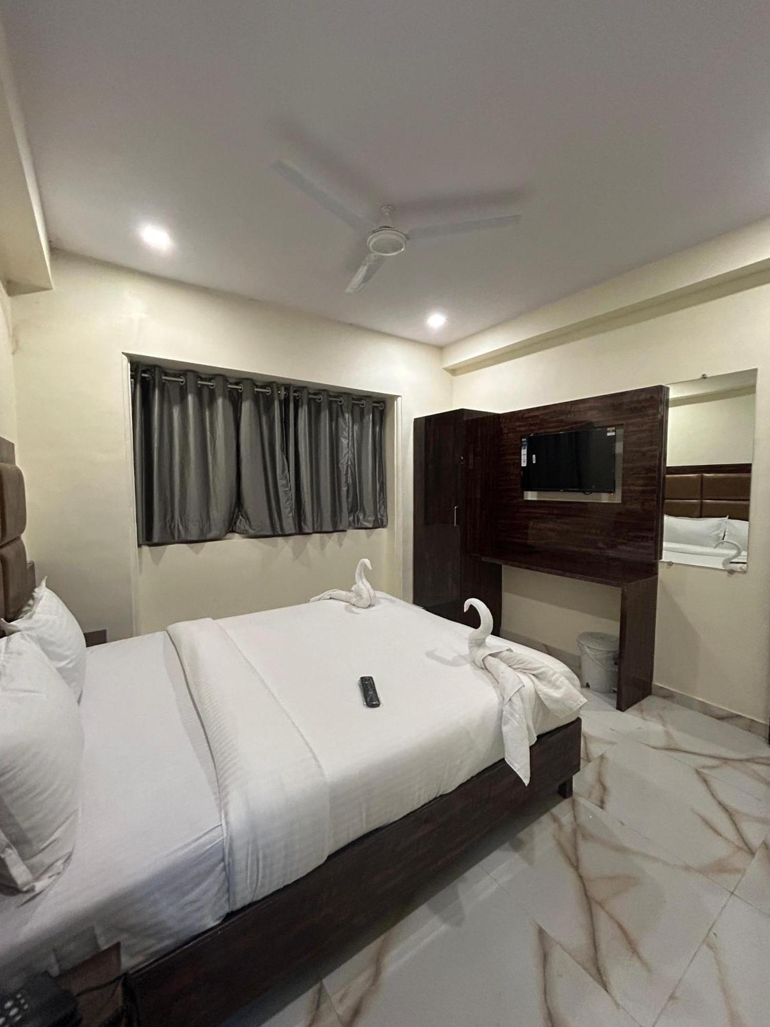Hotel Rinza Residency Мумбаи Экстерьер фото