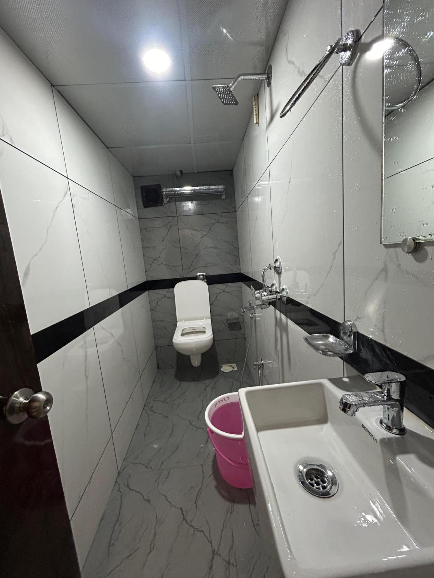 Hotel Rinza Residency Мумбаи Экстерьер фото