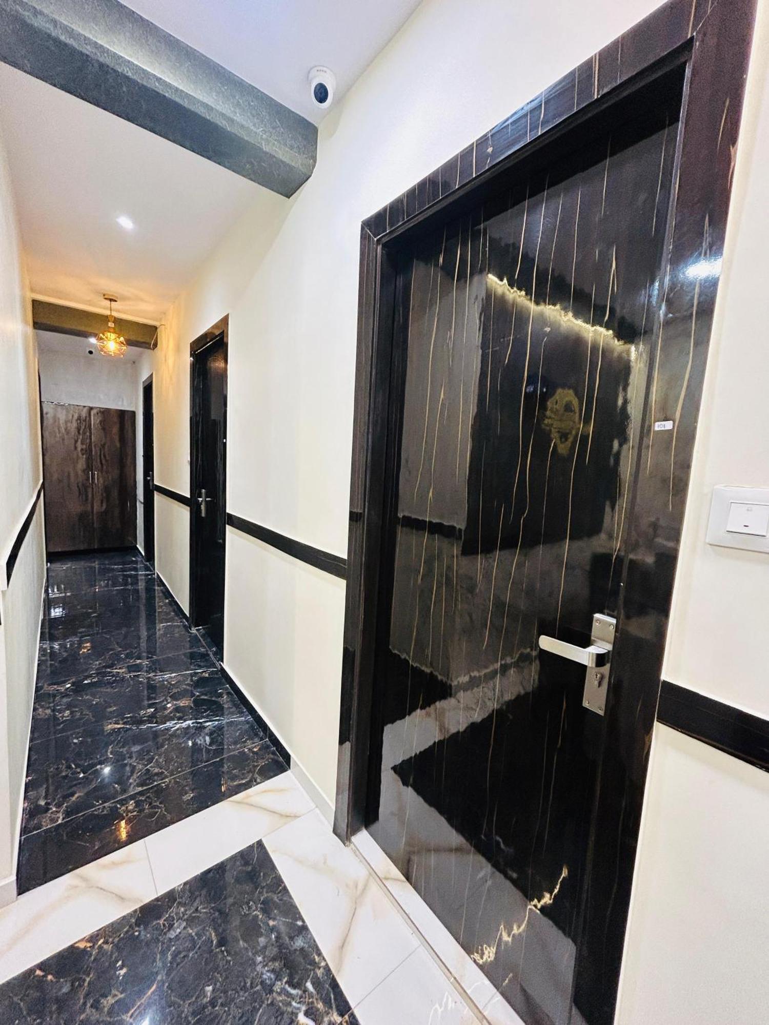 Hotel Rinza Residency Мумбаи Экстерьер фото