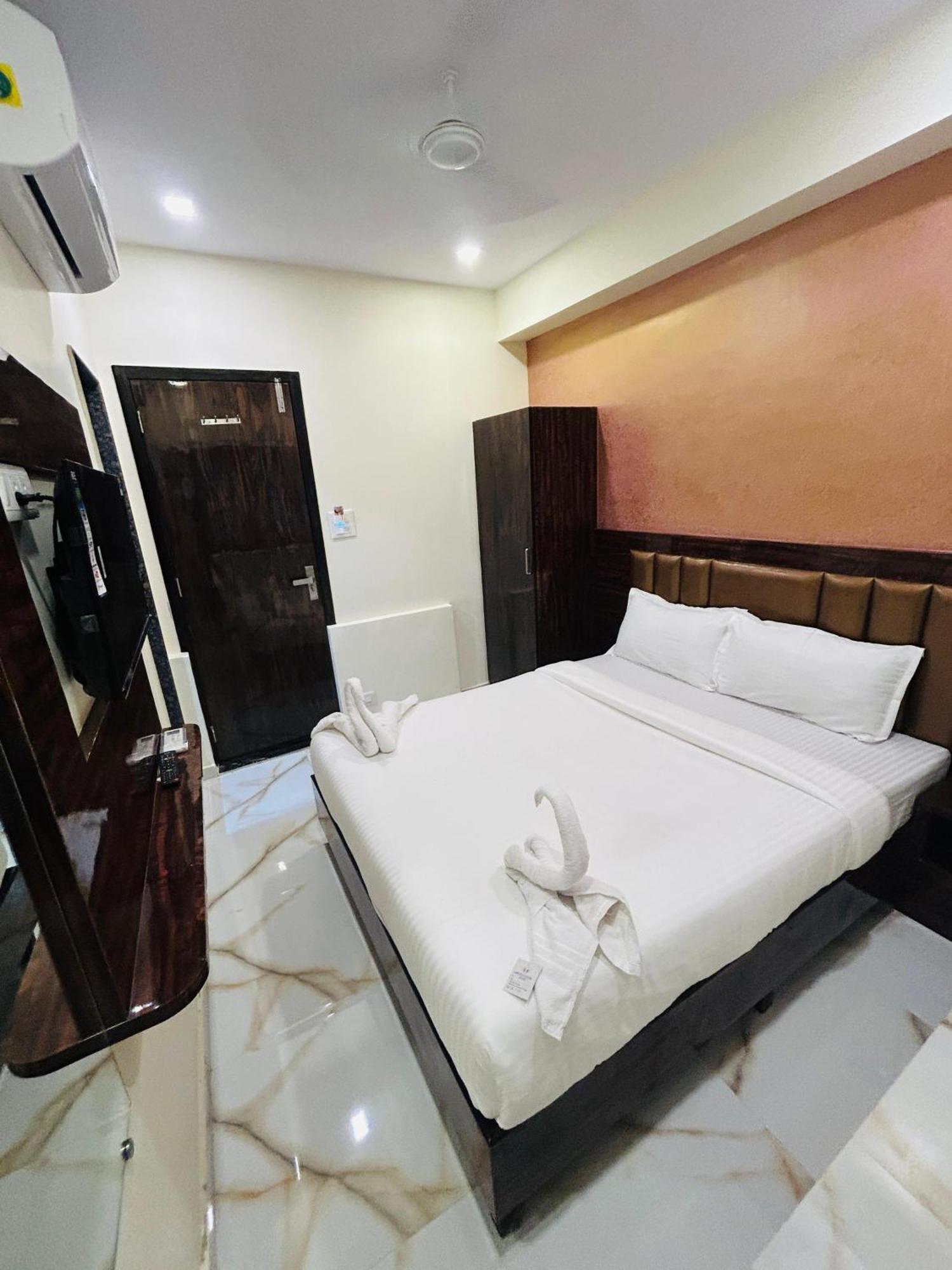 Hotel Rinza Residency Мумбаи Экстерьер фото