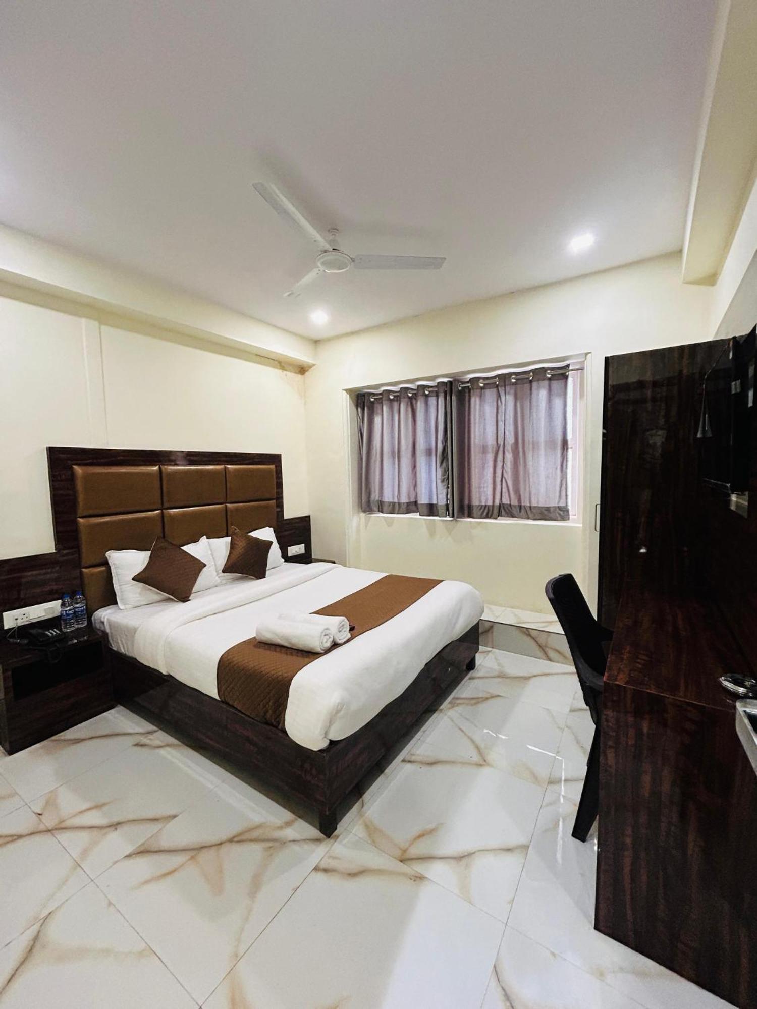 Hotel Rinza Residency Мумбаи Экстерьер фото